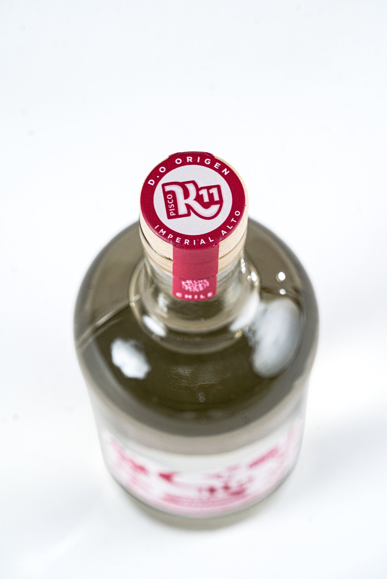 Detalle tapa y sello Pisco K11 Gran Pisco Imperial Alto