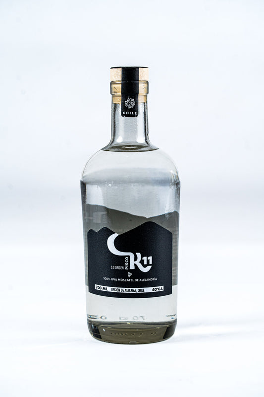PISCO NEGRO 100% uva Moscatel de Alejandría